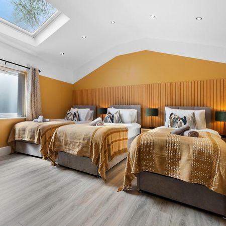 4-Bedroom Stunning Luxe, Spacious & Stylish Design House Bolton, Sleeps 11, With Parking Central Bolton, Links To Manchester, Pet-Friendly, Best For Groups! Work Contractors And Summer Special Offer! - By Blue Puffin Stays Farnworth Exterior foto