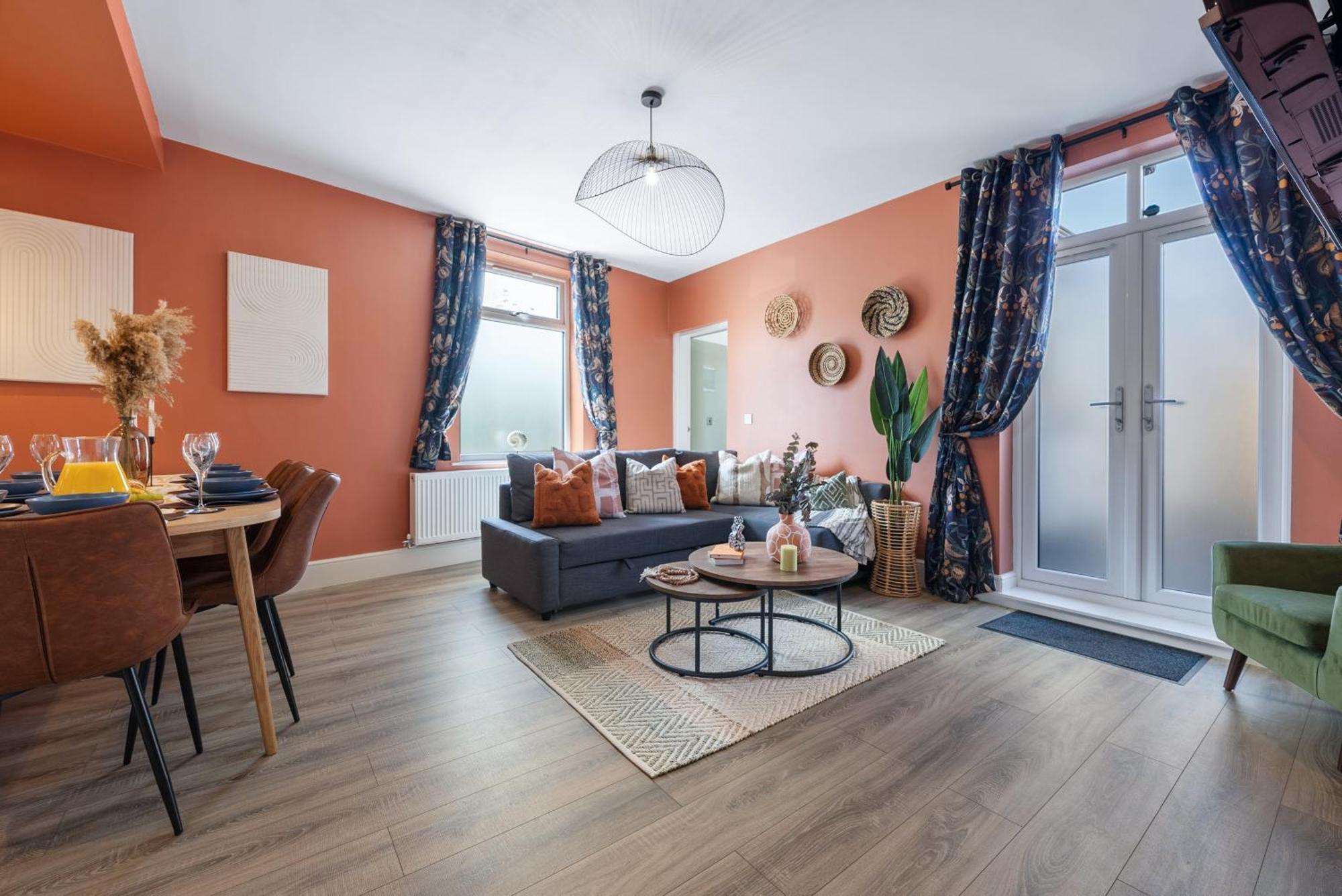 4-Bedroom Stunning Luxe, Spacious & Stylish Design House Bolton, Sleeps 11, With Parking Central Bolton, Links To Manchester, Pet-Friendly, Best For Groups! Work Contractors And Summer Special Offer! - By Blue Puffin Stays Farnworth Exterior foto