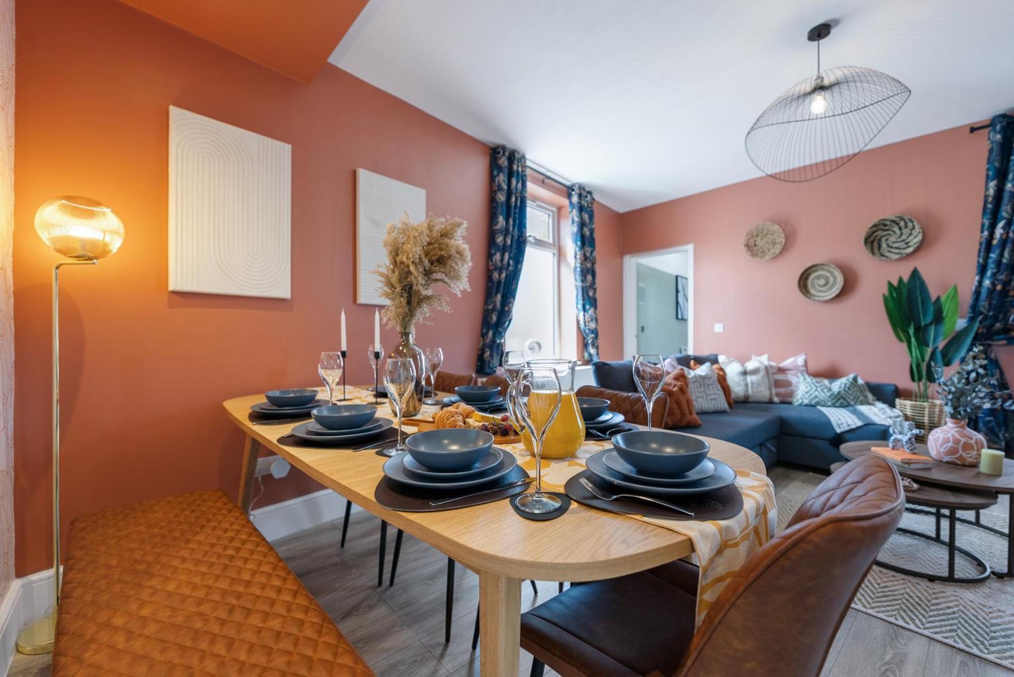 4-Bedroom Stunning Luxe, Spacious & Stylish Design House Bolton, Sleeps 11, With Parking Central Bolton, Links To Manchester, Pet-Friendly, Best For Groups! Work Contractors And Summer Special Offer! - By Blue Puffin Stays Farnworth Exterior foto